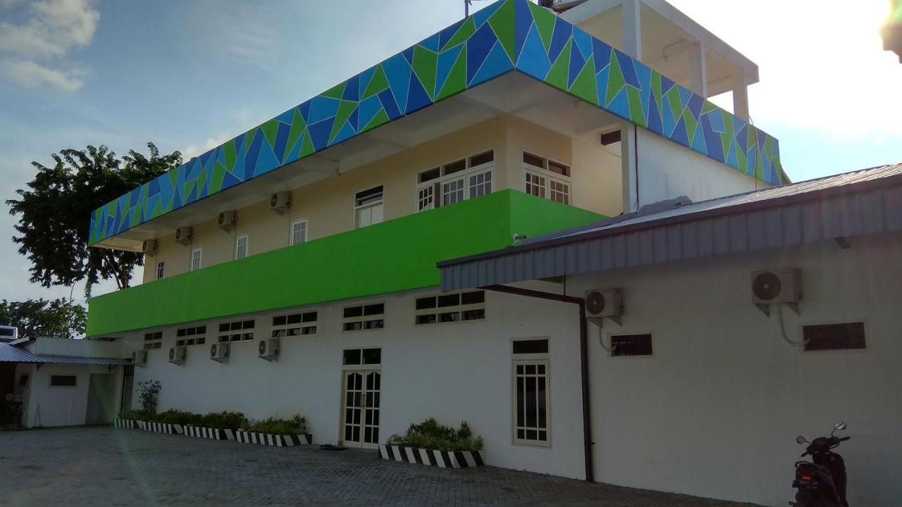 Kokonut Guesthouse Surabaya Dış mekan fotoğraf
