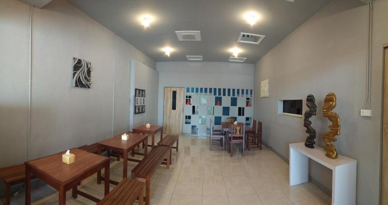 Kokonut Guesthouse Surabaya Dış mekan fotoğraf