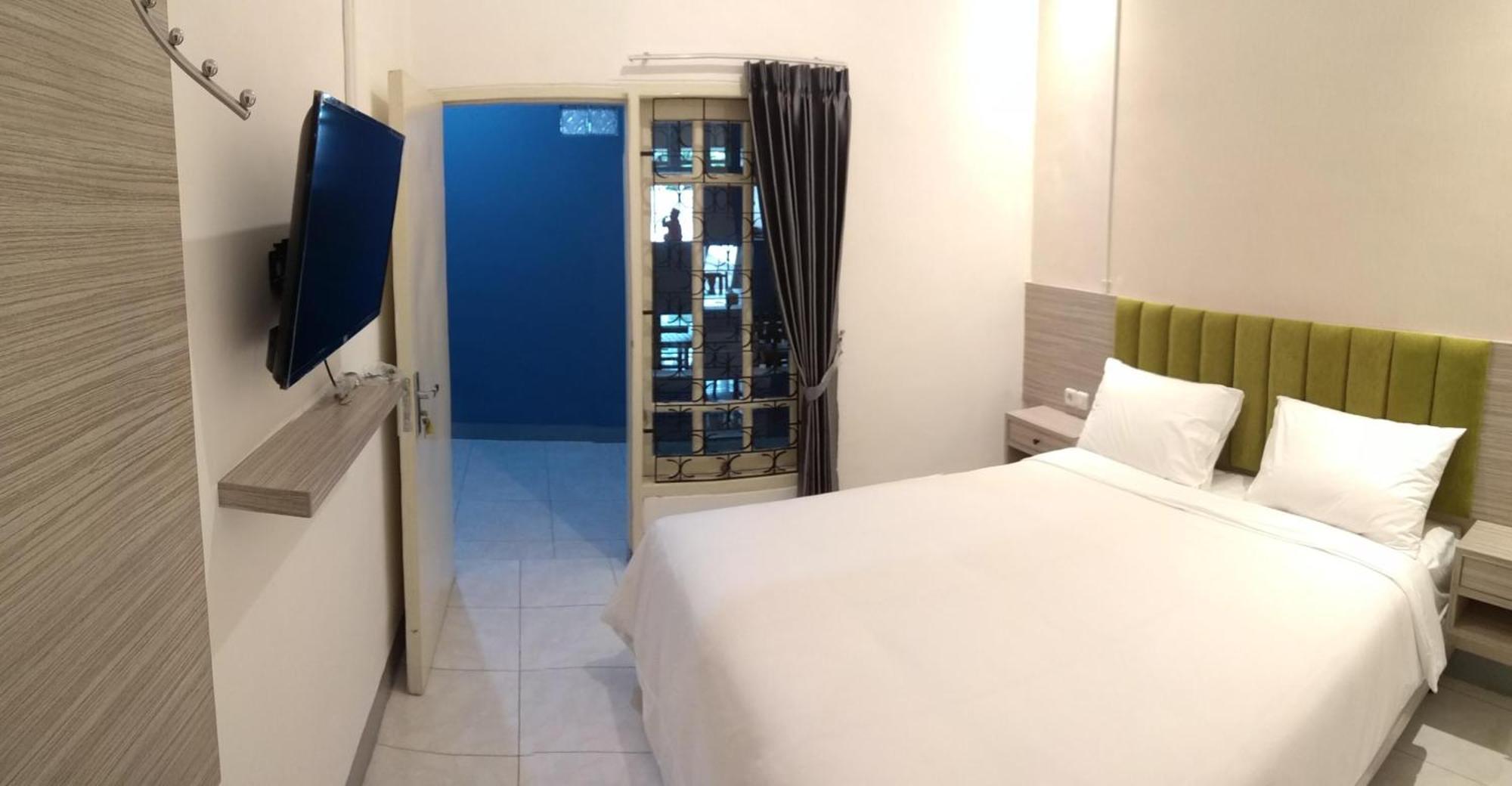 Kokonut Guesthouse Surabaya Dış mekan fotoğraf
