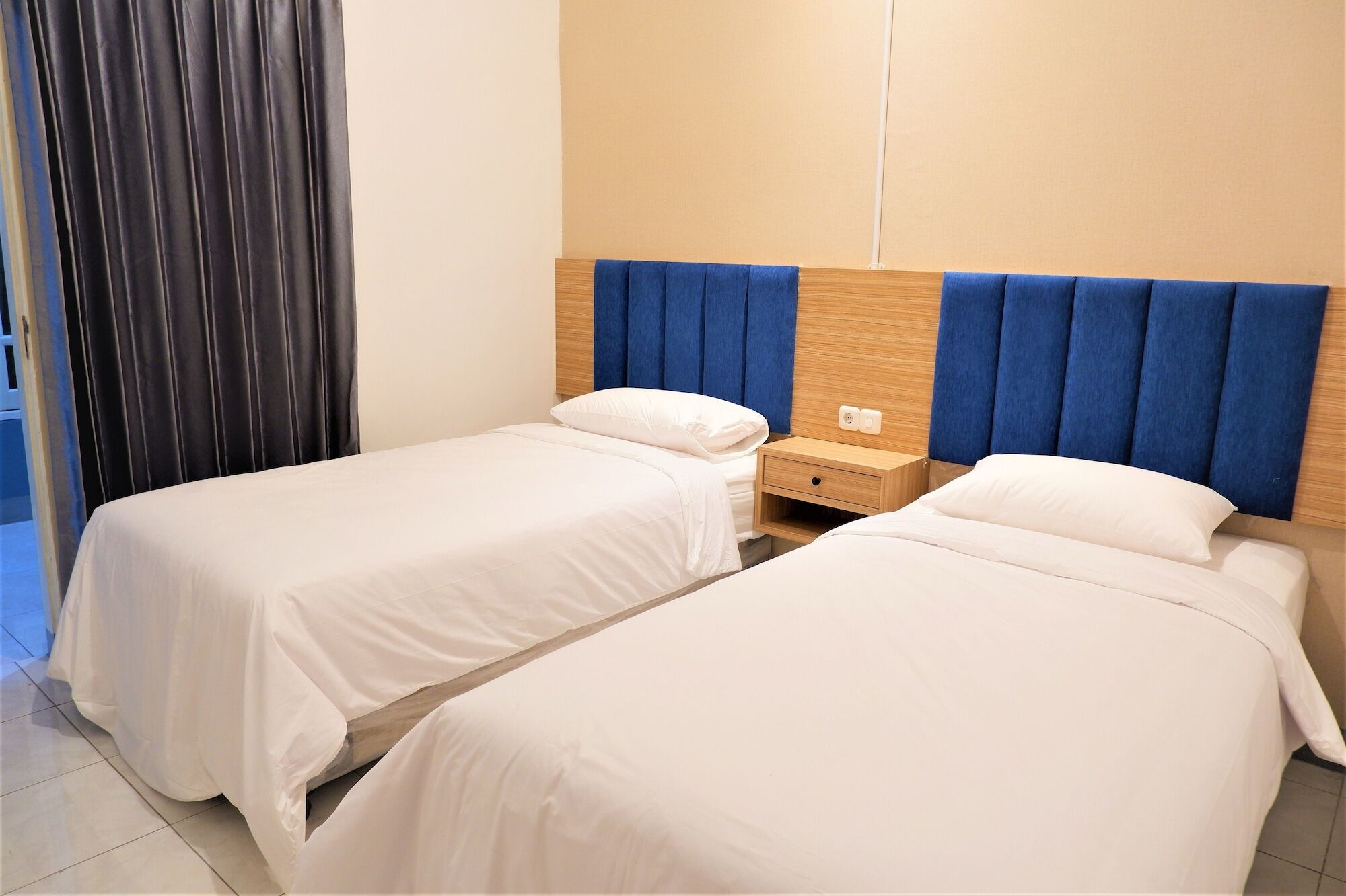 Kokonut Guesthouse Surabaya Dış mekan fotoğraf