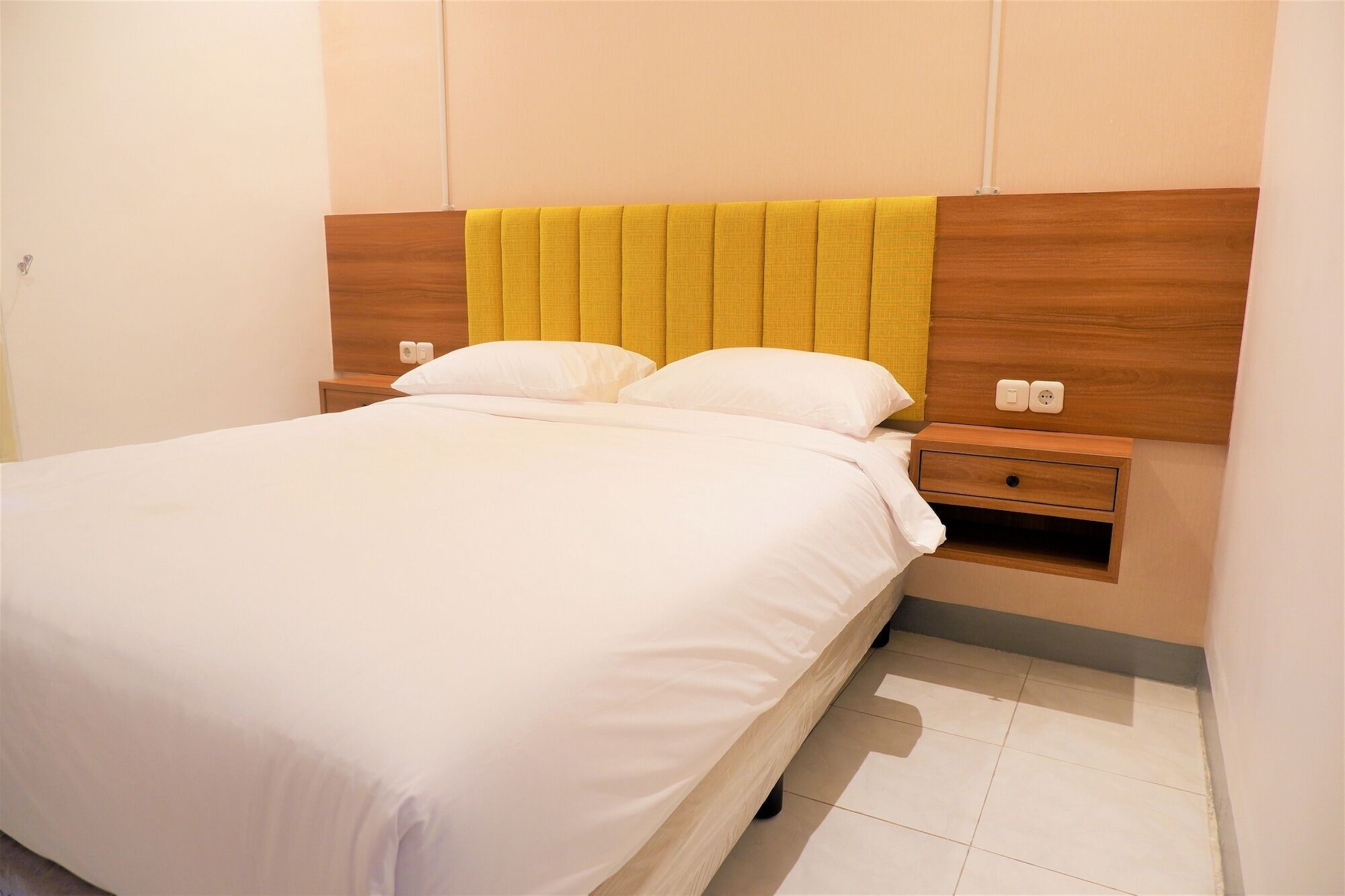 Kokonut Guesthouse Surabaya Dış mekan fotoğraf