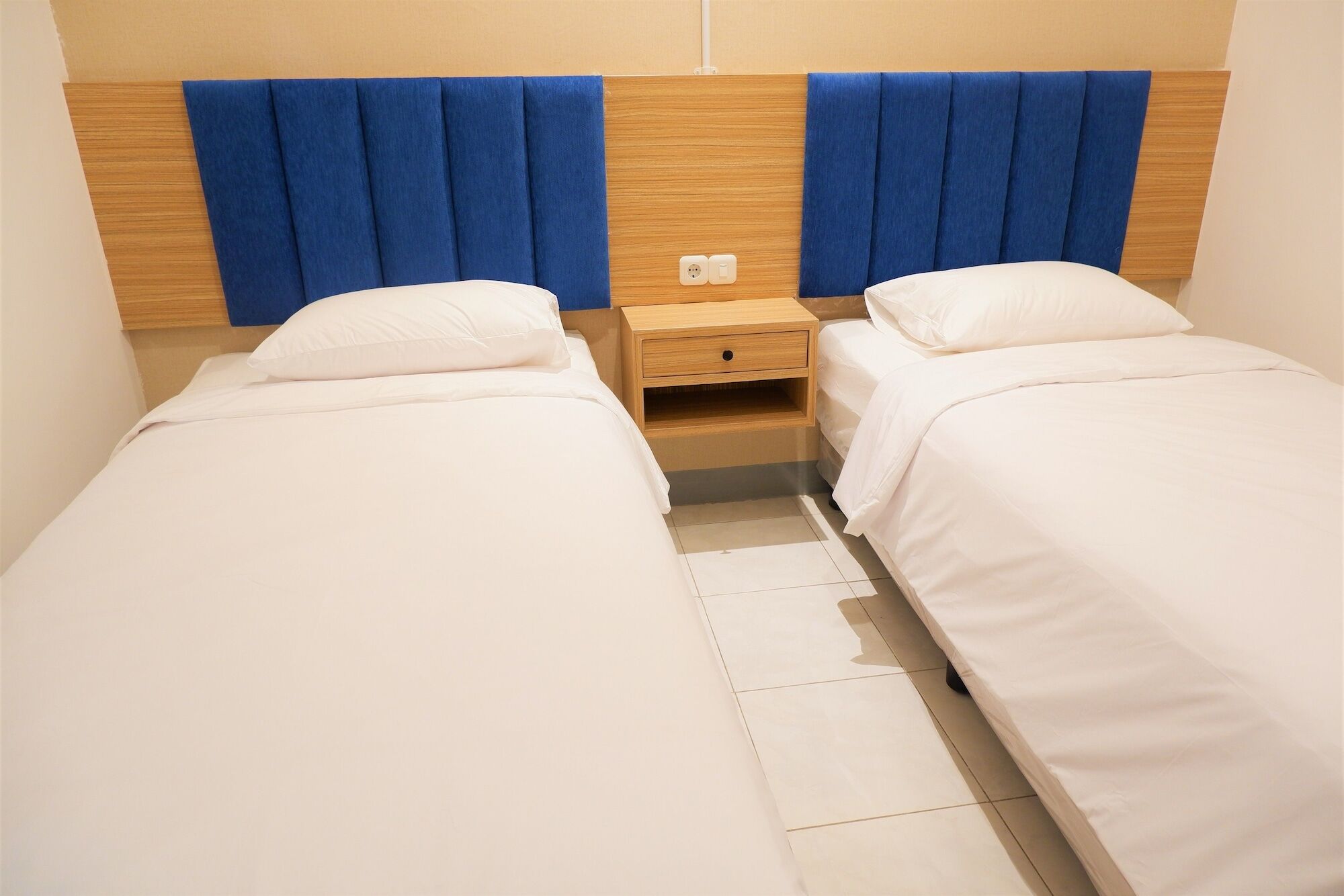 Kokonut Guesthouse Surabaya Dış mekan fotoğraf
